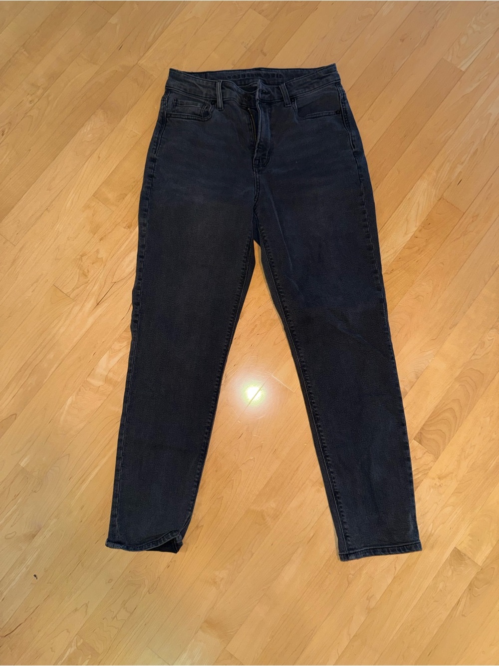American Eagle High-Rise Mom Jeans